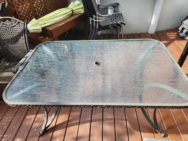 ensemble table et 4 chaises de patio/Patio table with 4 chairs in Patio & Garden Furniture in Laval / North Shore - Image 4
