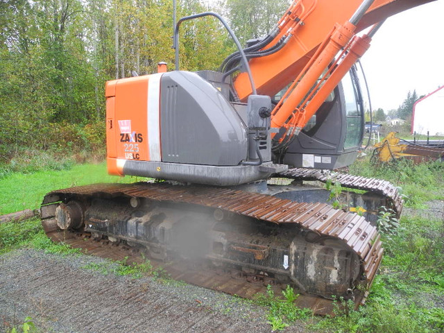 2011 Hitachi ZX225USLC-3 Hydraulic Excavator in Heavy Equipment in Abbotsford - Image 3
