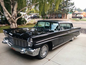 1960 Lincoln Premier 2-Door Hardtop – Rare Collector’s Dream
