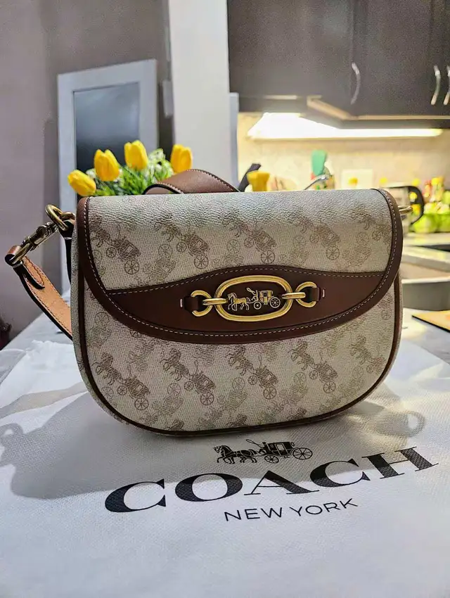 Coach Harley Crossbody Bag featuring the brand's iconic horse  in Bags & Luggage in Mississauga / Peel Region - Image 2
