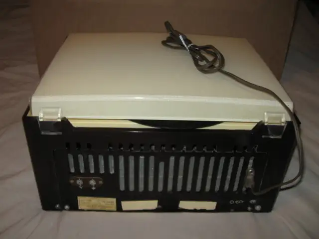 Vintage Radio Record Player in Other in Saskatoon - Image 6