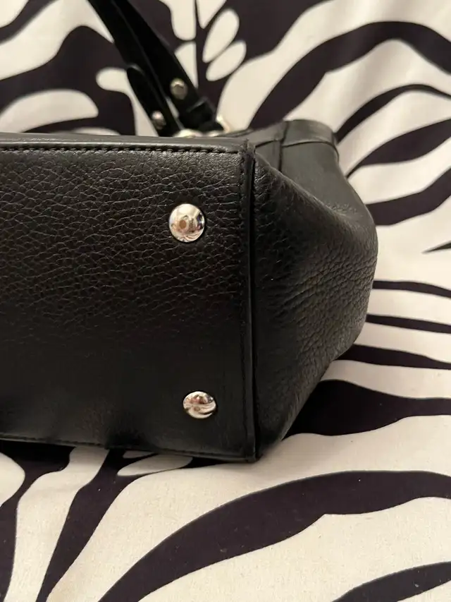 Vintage Coach Black Genuine Leather Penelope Bag in Women's - Bags & Wallets in City of Toronto - Image 8