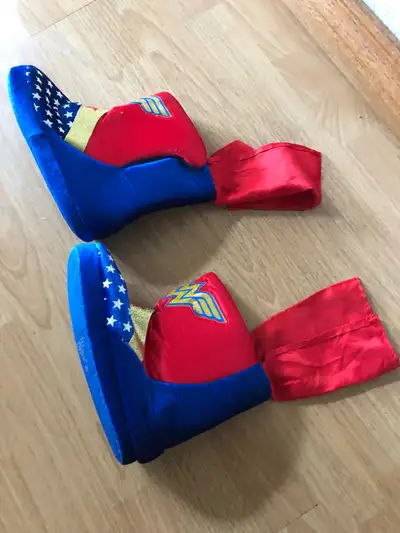LIGHT UP WONDER WOMAN INDOOR BOOTS - SIZE 13-1, View more