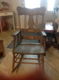 Chaise berçante "antique"