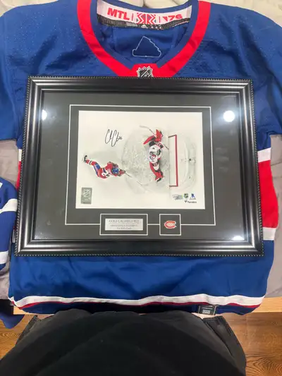 Cole Caufield cadre signé, View more