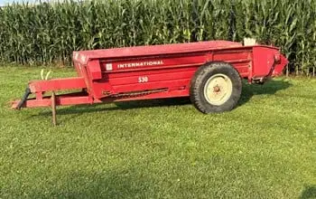 International 530 Manure spreader I have 3 530 Manure Spreaders, 1 in excellent condition, 1 in good...