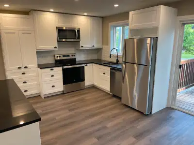 LARGE 2 BEDROOM APARTMENT FOR RENT