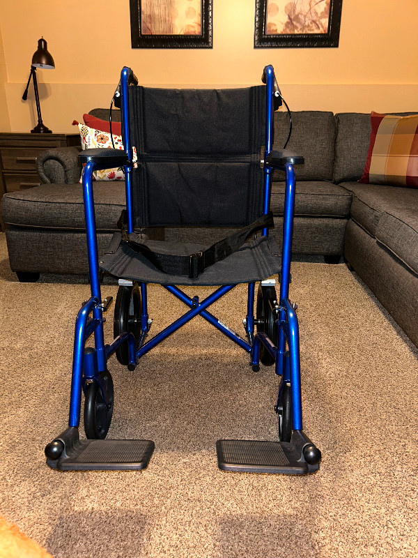 Expedition X Wheelchair Foldable Lightly Used in Health & Special Needs in Windsor Region