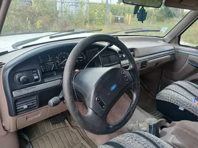 7.3 idi turbo diesel 360,000 kil. Body mint 2 wheel drive, 3/4 ton Power steering/brakes/windows, Ti...