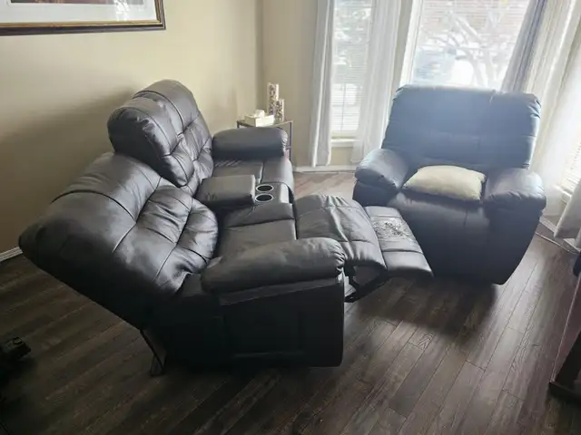 Recliner dark brown set in Couches & Futons in Calgary - Image 3