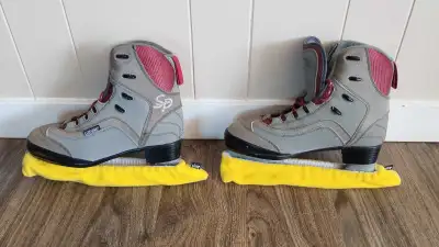 Ccm Figure Skates size woman 8, View more
