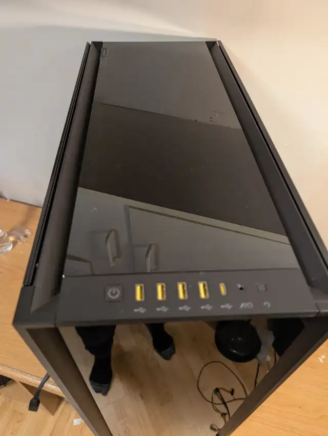 Corsair iCUE 7000X RGB Tempered Glass PC Case in System Components in Kitchener / Waterloo - Image 10