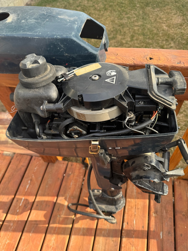 Evinrude 4hp Boat motor  in Hobbies & Crafts in La Ronge - Image 4