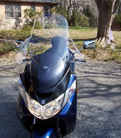 Excellent condition windscreen for a 2003 - 2006 Suzuki Burgman 400. I have other scooter windshield...
