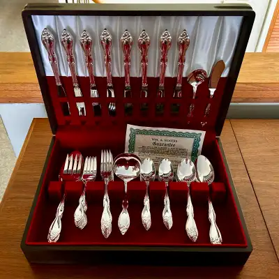 Oneida Rogers Flatware 8-piece Set, View more