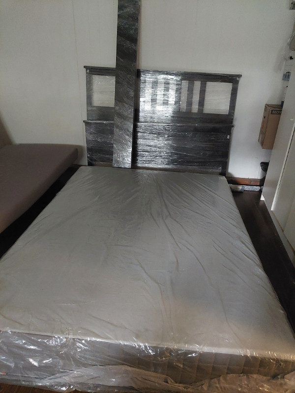Queen size bed frame and mattress Beds & Mattresses Markham / York