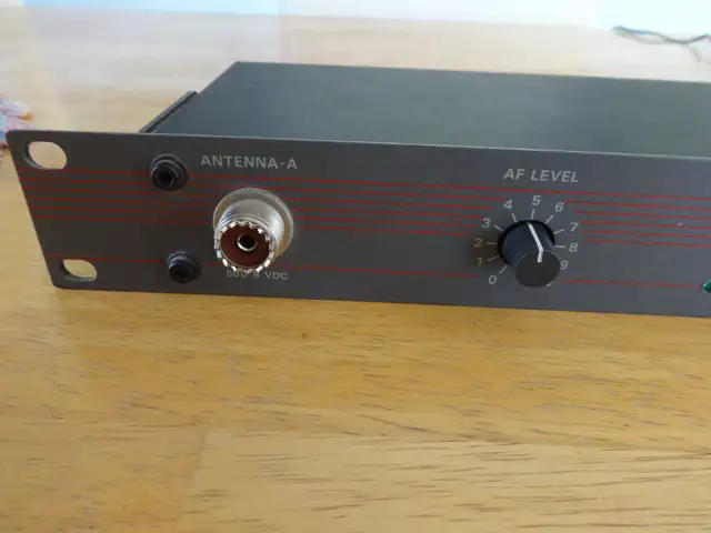 Samson Concert Series II CR-3X VHF Wireless Microphone receiver in Pro Audio & Recording Equipment in Markham / York Region - Image 3