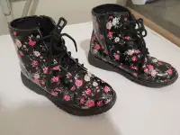 Girl Shoes and Boots -  Size 1  (Big Kid, preteen)