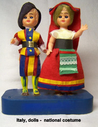 Vintage souvenir dolls, couple, National costume of Italy,