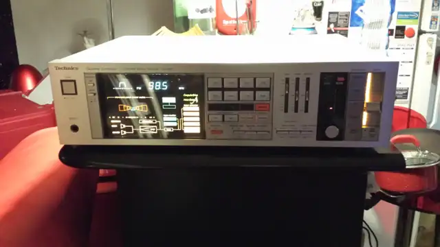 TECHNICS SA-550 DIGITAL QUARTZ STEREO RECEIVER 70 WATT  VINTAGE in Stereo Systems & Home Theatre in City of Montréal - Image 2