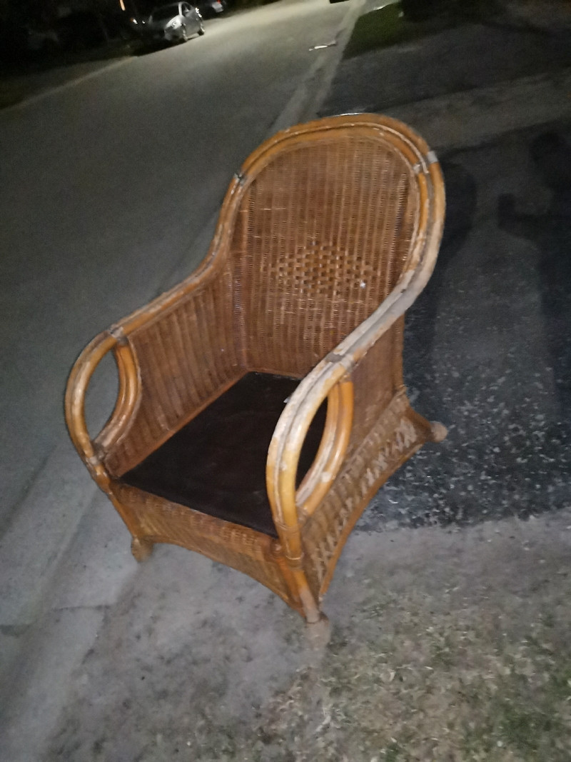 FREEE Boca Rattan single outdoor Wicker chair. Free Stuff Barrie