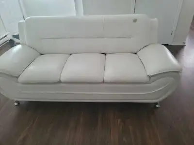 Set of two white couches/ Set de deux canapés blancs, View more