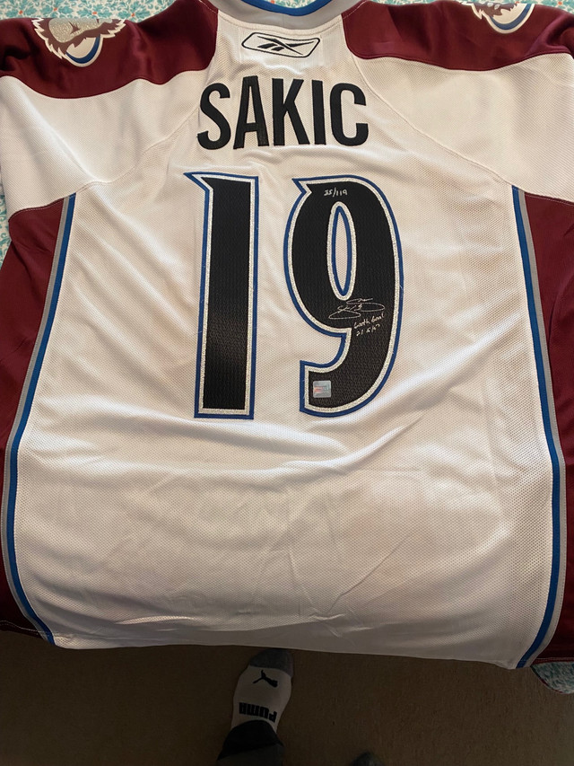 Joe Sakic Colorado Avalanche signed sweater in Arts & Collectibles in Calgary - Image 2