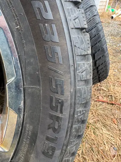 235/55/19 snow tires like new on Chevy equinox rims