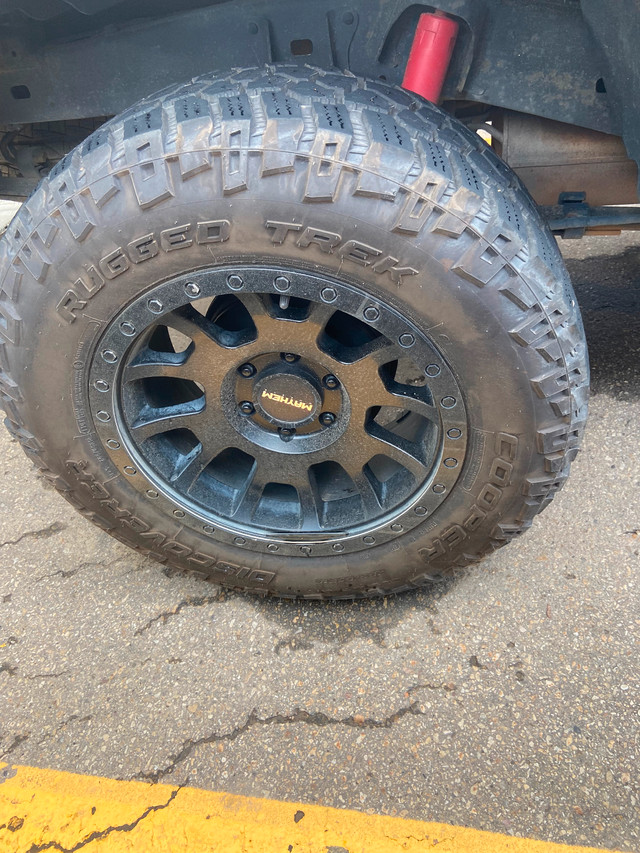 Toyota Tacoma 2018 in Cars & Trucks in Strathcona County - Image 2