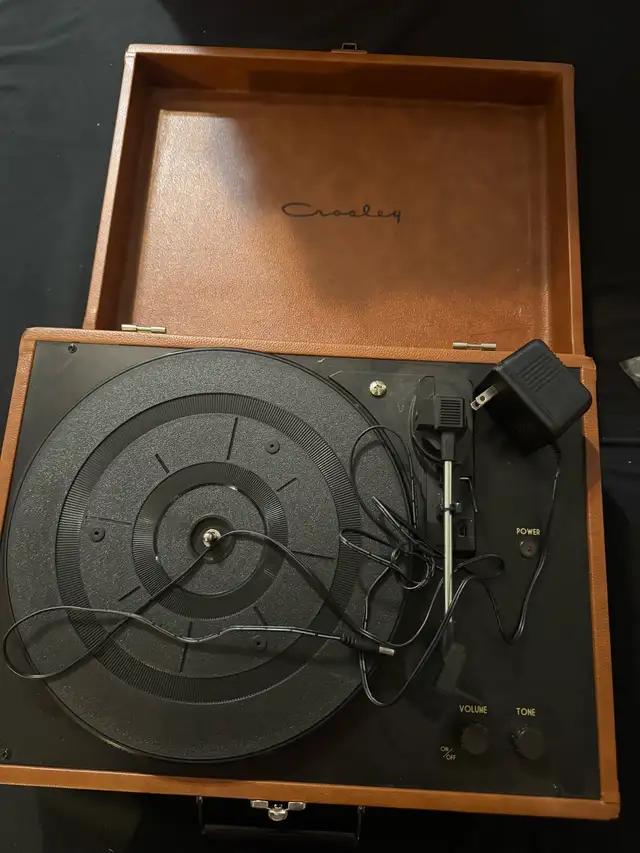 Crosley Turntable in Stereo Systems & Home Theatre in Mississauga / Peel Region - Image 6