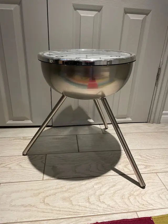 Clock table  in Home Décor & Accents in City of Toronto - Image 3