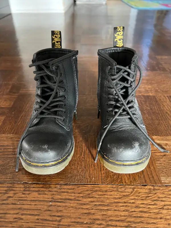 Bottes Dr. Martens 1460T Enfant – Taille 8 in Women's - Shoes in Laval / North Shore - Image 3
