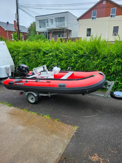 Bâteau pneumatique 14 pi, moteur Tohatsu 25 hp banc et console de conduite, toît bimini, toile de tr...