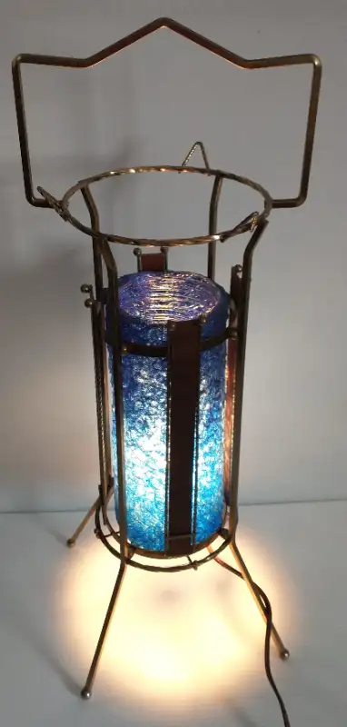 Vintage blue spaghetti lucite shade floor lamp in Indoor Lighting & Fans in Ottawa - Image 4