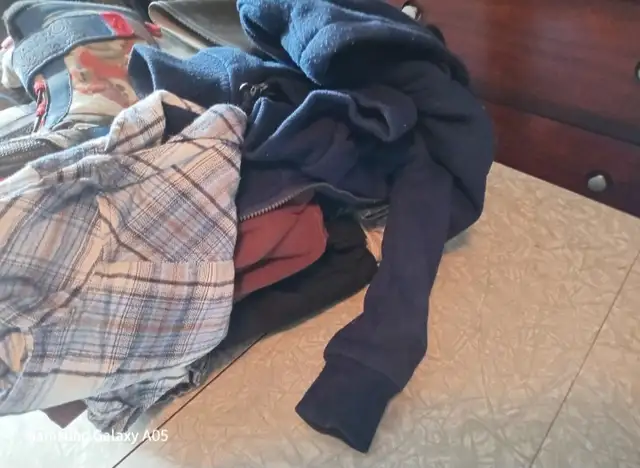 Kids clothes size 5 sweaters pants t-shirts shoes shorts hoodies in Kids & Youth in Oshawa / Durham Region - Image 3