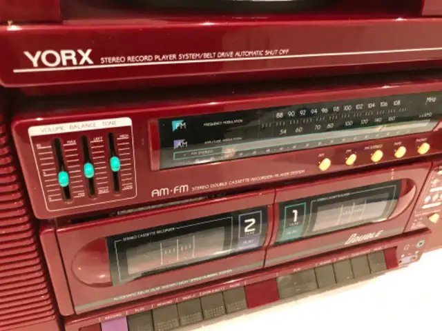 Vintage Rare YORX Newave Turntable Stereo System Dual Cassette in Stereo Systems & Home Theatre in City of Toronto - Image 7