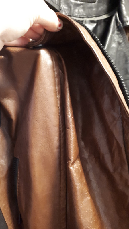 Manteau en cuir véritable Rudsak, Taille S-M, neuf jamais porté! dans Femmes - Hauts et vêtements d'extérieur  à Ville de Montréal - Image 4