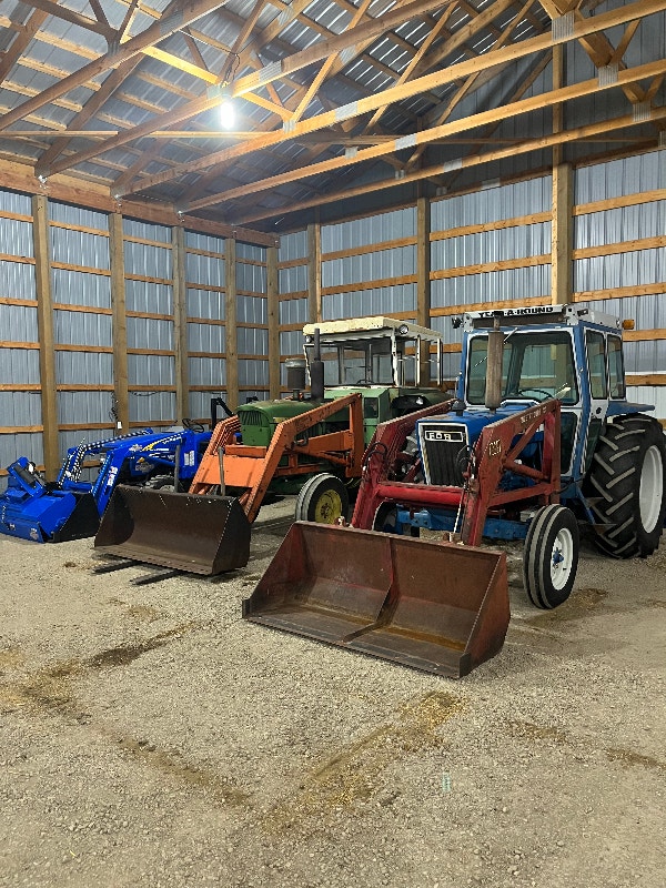 Tractors John Deere 4020, NH Workmaster Farming Equipment Regina