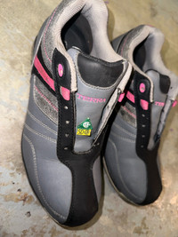 Safety shoes for girls US/CAD-9, EUR-41, UK-7 brand new conditio