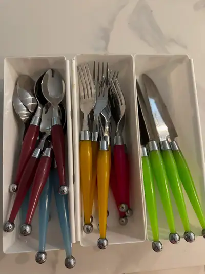 Modern 20 pce Cutlery Set With Coloured Handles, View more