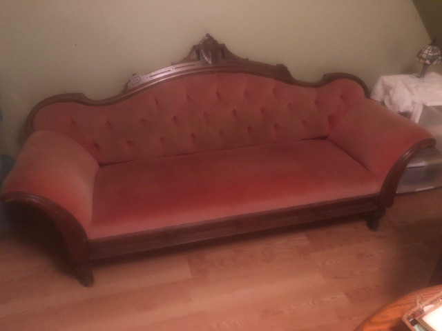 Antique settee in Couches & Futons in Mississauga / Peel Region