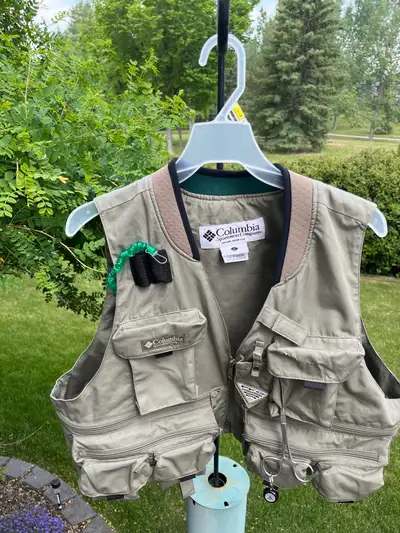 Men’s “Columbia”  Light Olive Green Fly  Fishing Vest Large, View more