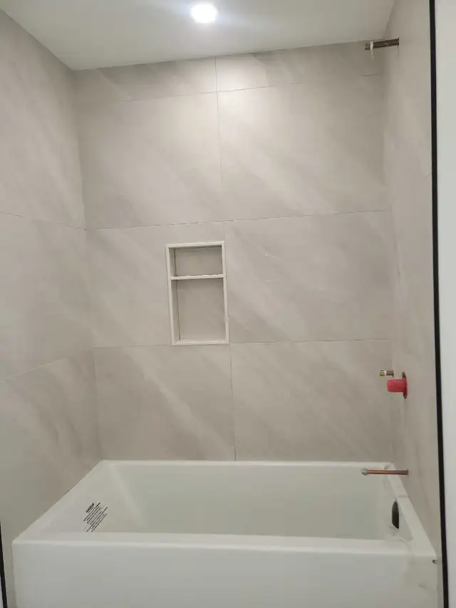 Tile Installer556111386075484162