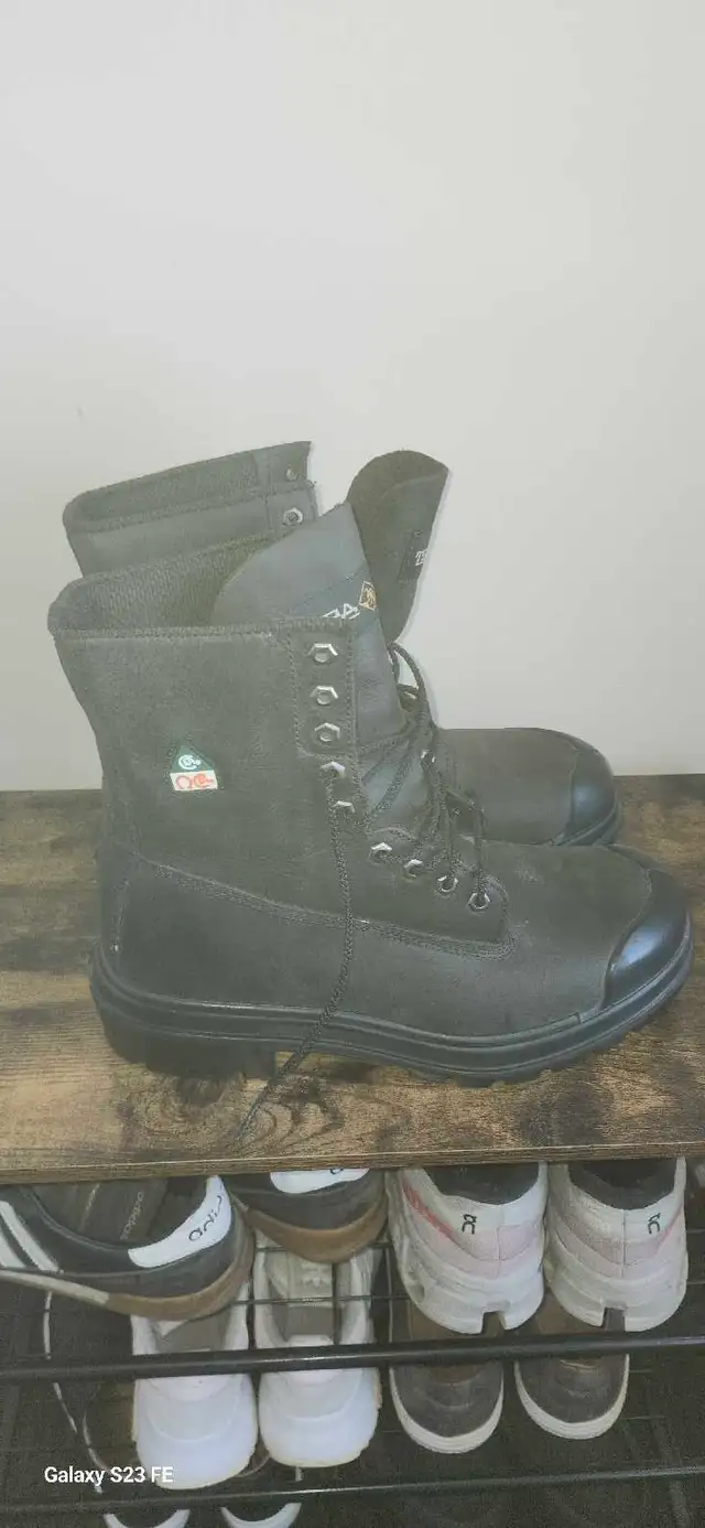 botte de travail  in Men's Shoes in Laval / North Shore - Image 3