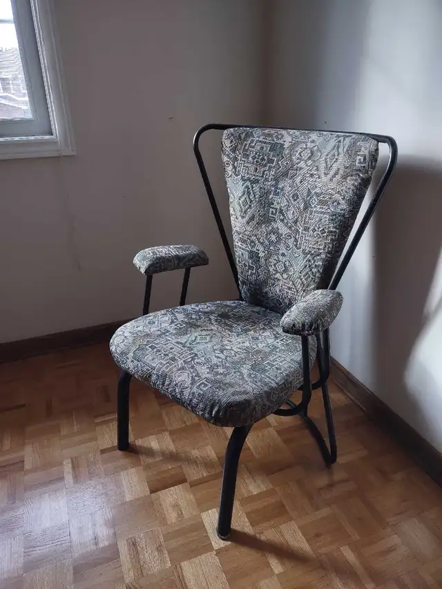 Armchair, beautiful, never used, by Amisco Industries in Chairs & Recliners in Markham / York Region - Image 5