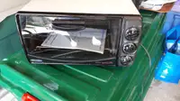 DELONGHI TOASTER OVEN