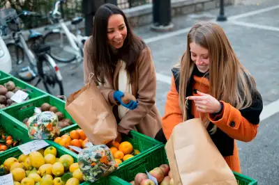 Revendeur Fruits et Legumes ayant leur camions clickici, View more