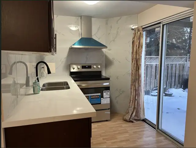 Walkout basement 2Bed 1 Den apartment for rent in Richmond Hill