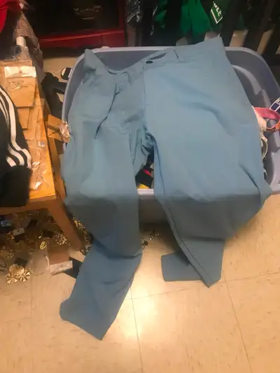 32 Performance Jeans Size 34, View more