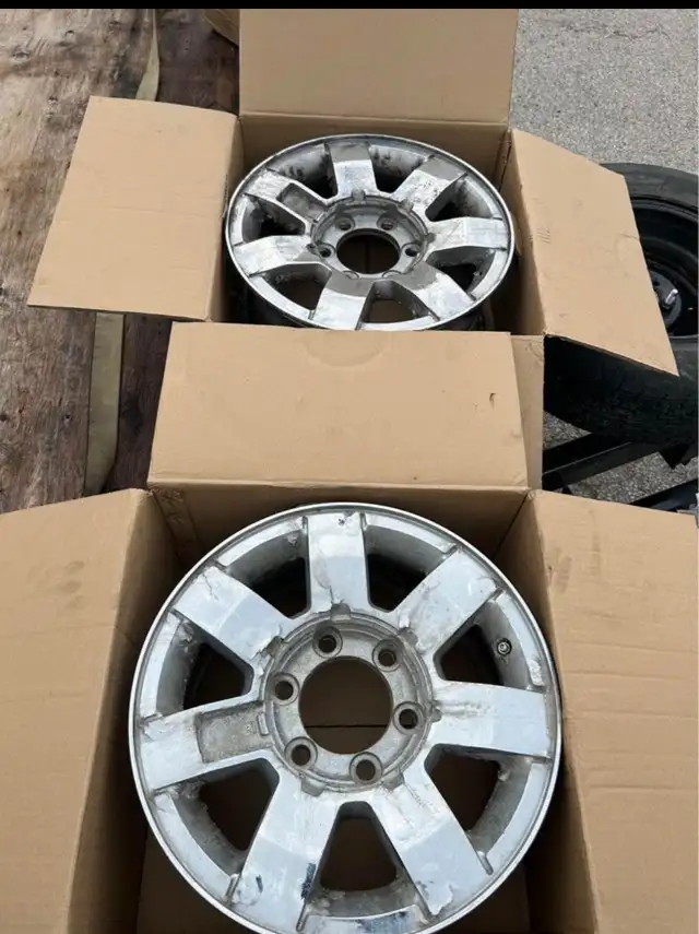 H3 HUMMER DOORS $125 each while they last! Room of H3 Parts! in Other Parts & Accessories in Owen Sound - Image 10